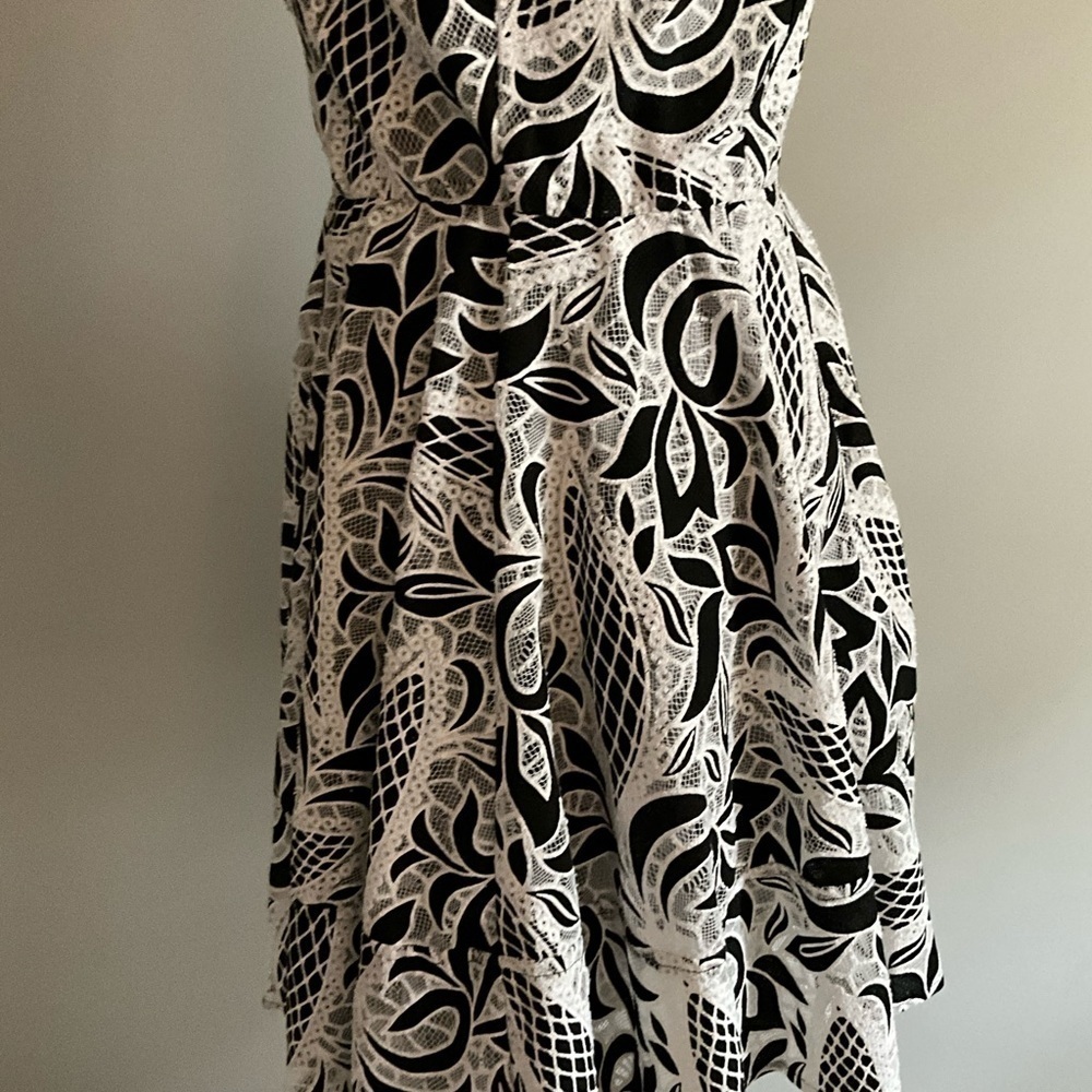 Collective Concepts Black & White Lace Dress Size Medium - Picture 9 of 10